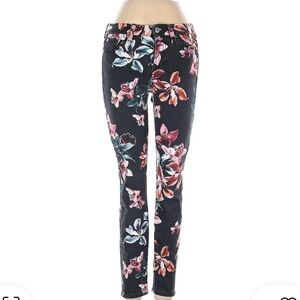 Jen7 For all man kind.  Navy and Pink Crop Pants. Excellent condition.